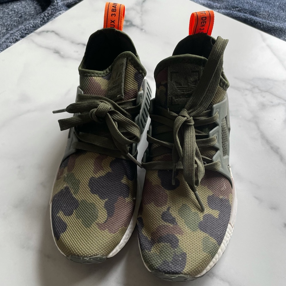 ADIDAS 7.5 SHOES